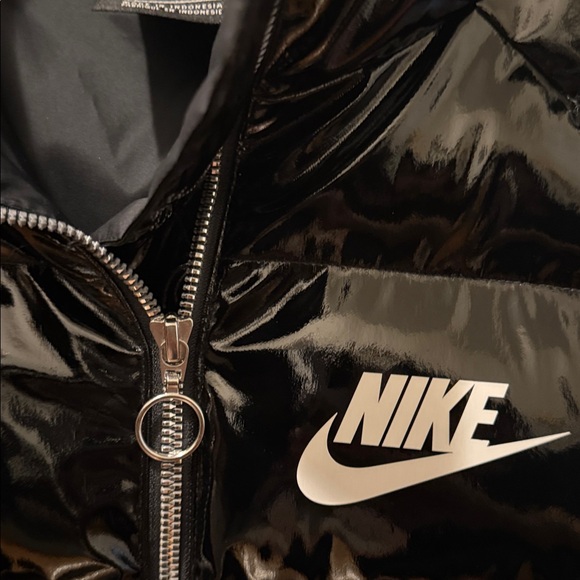 Nike Shiny Black Puffer Jacket - Picture 6 of 6